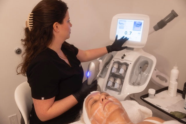 Tratamiento de lifting facial sin cirugía: HIFU 7D en cuello y mandíbula