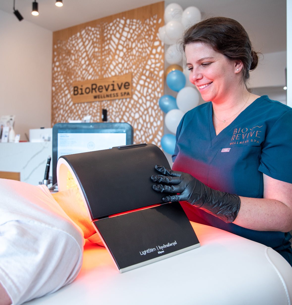 Facial + Red Light Therapy
